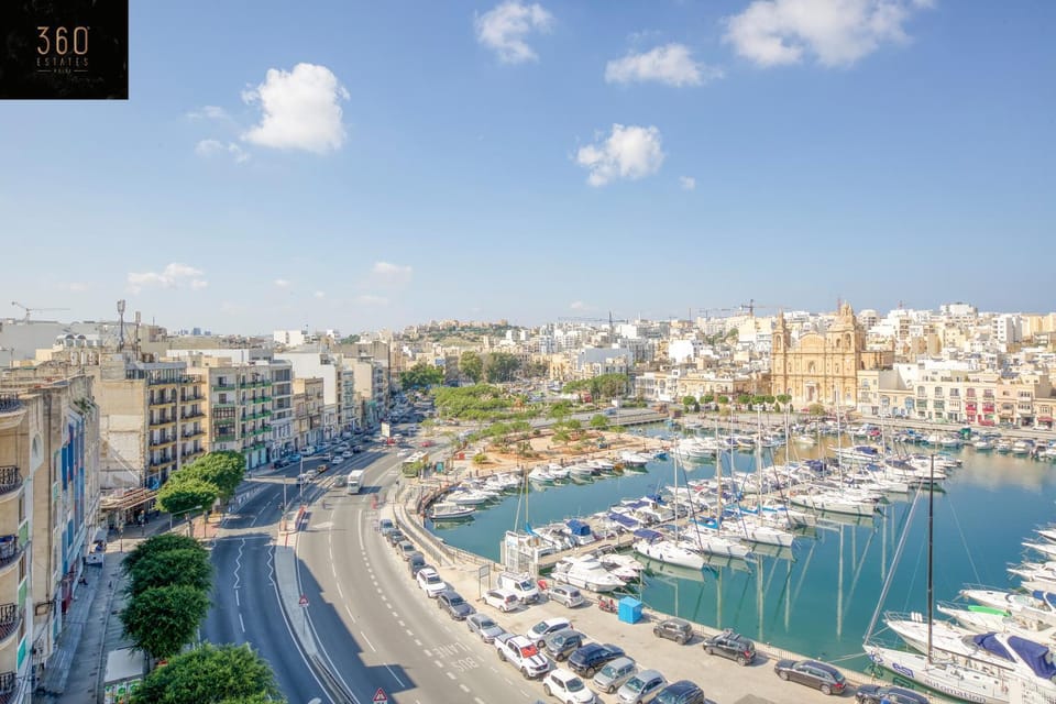Seafront, Designer APT with Private Terrace & WIFI by 360 Estates Apartment in Malta