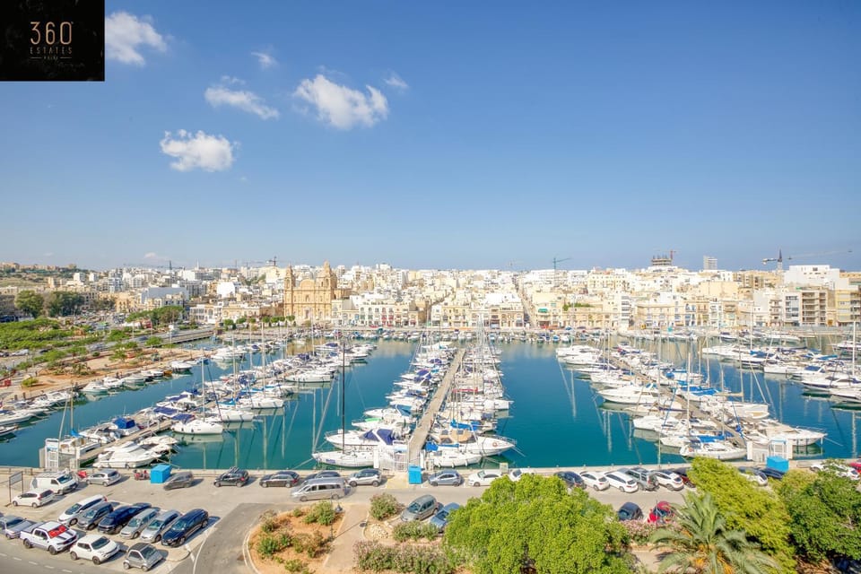 Seafront, Designer APT with Private Terrace & WIFI by 360 Estates Apartment in Malta