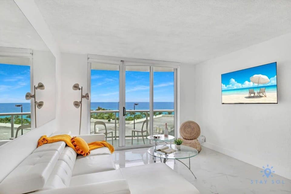 Special Offer - Balcony - Beachfront Condo - Gym Apartment in Hollywood Beach