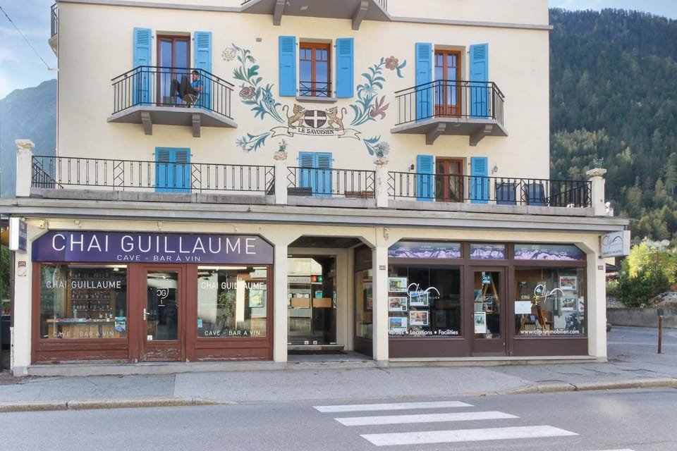 Property building, Facade/entrance, Off site