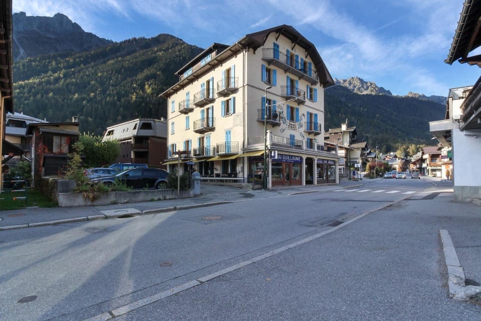 Property building, Facade/entrance, Off site