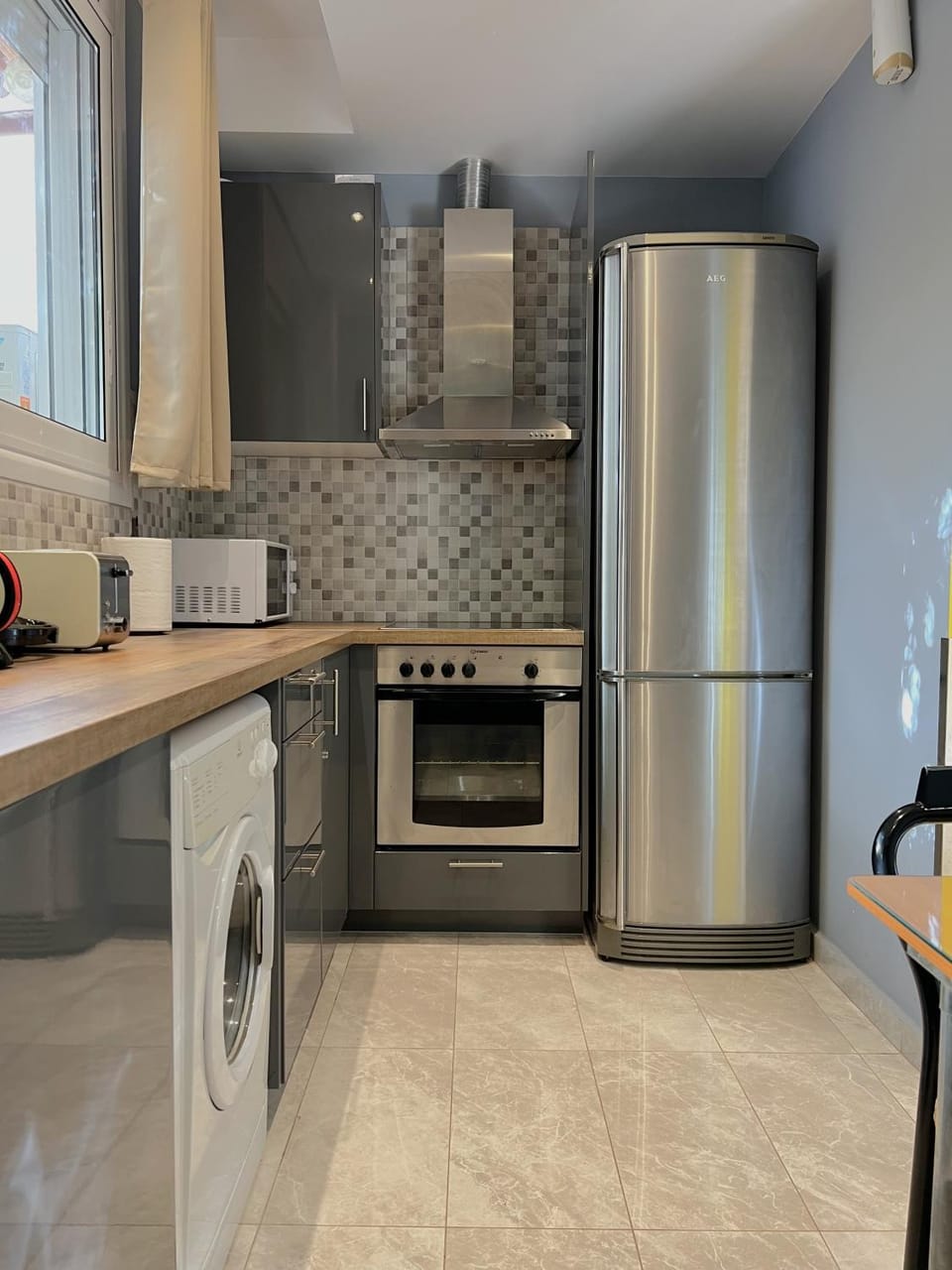 Kitchen or kitchenette, pet friendly, stove, washing machine