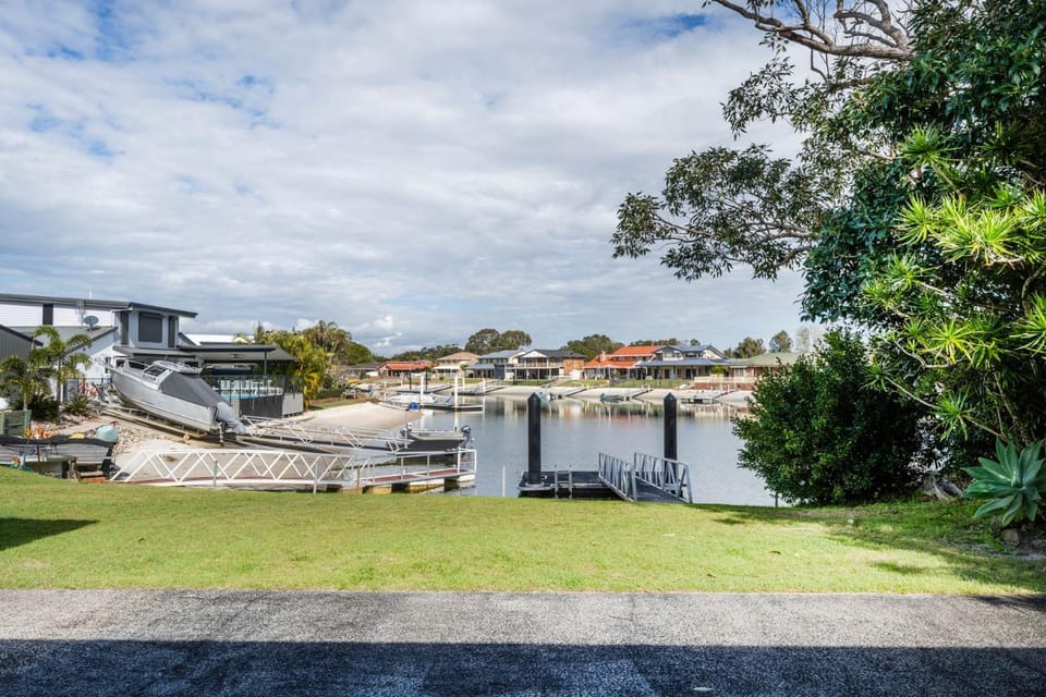A Mariners Cove - Lifestyle Yamba House in Yamba