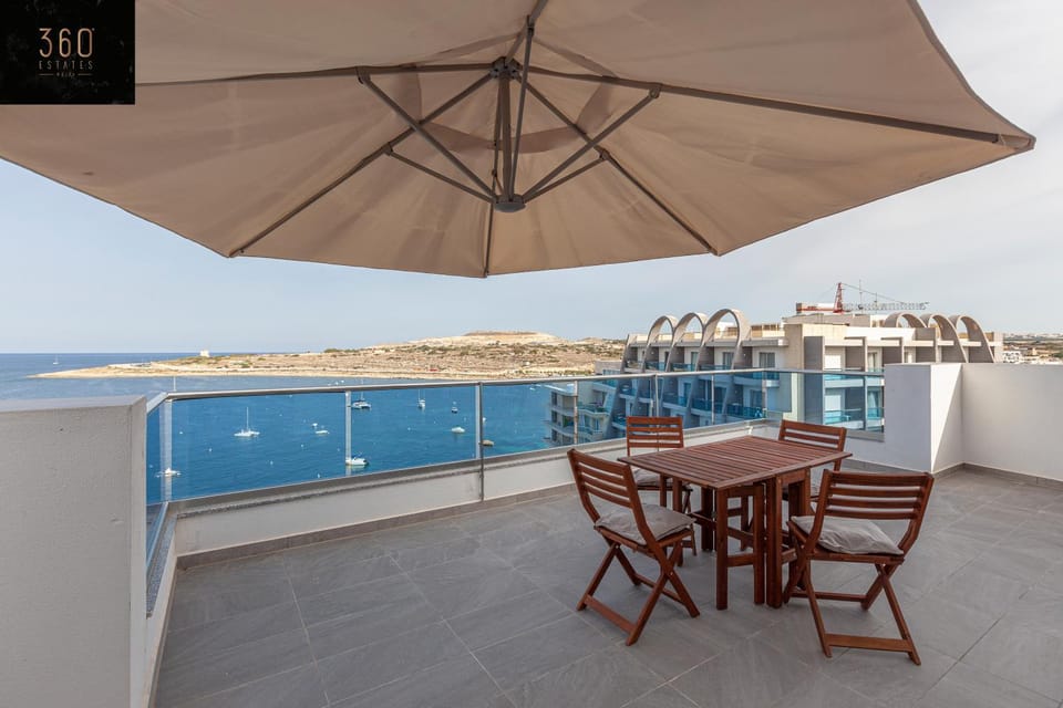 High Floor seafront Penthouse, OPP beach & WIFI AC by 360 Estates Apartment in Saint Paul's Bay