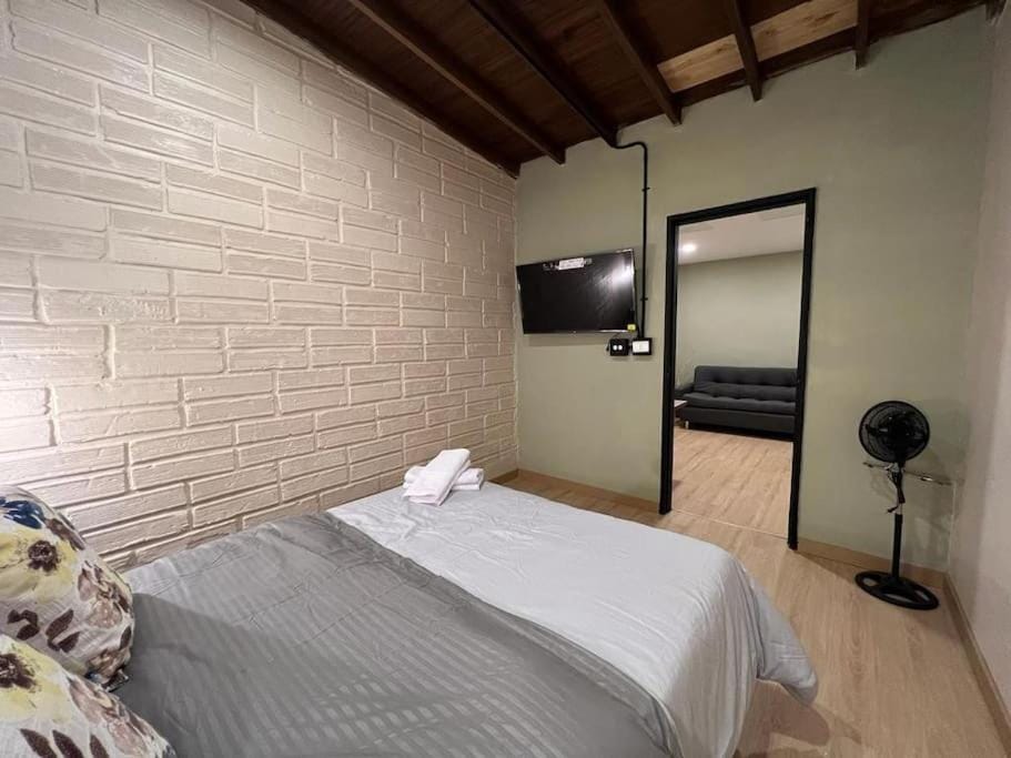 Alojamiento en Parques del Río, Medellín - NID104 By Roots Rentals Apartment in Medellin