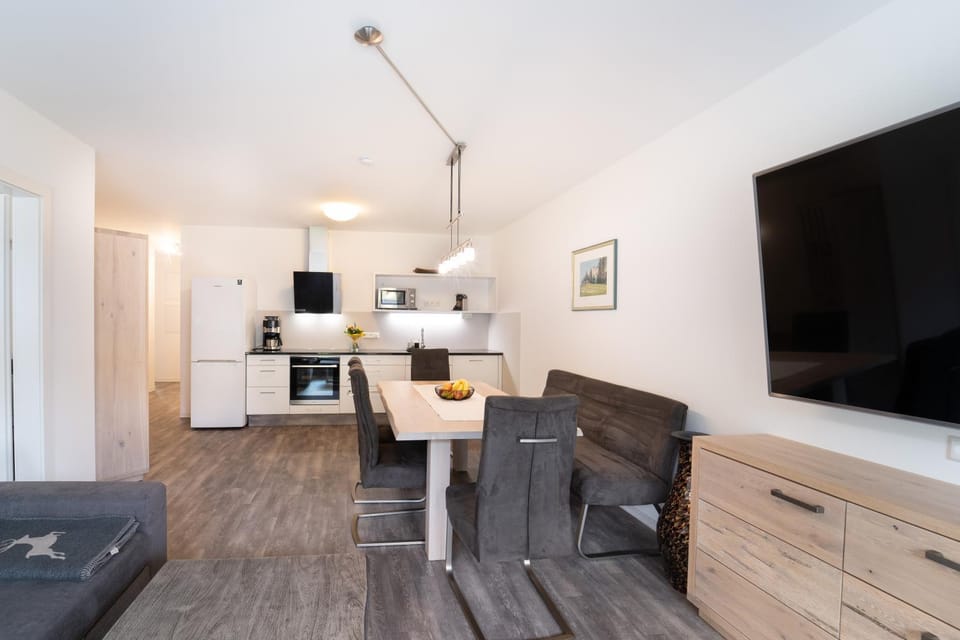 TV and multimedia, Kitchen or kitchenette, Seating area, Dining area, minibar