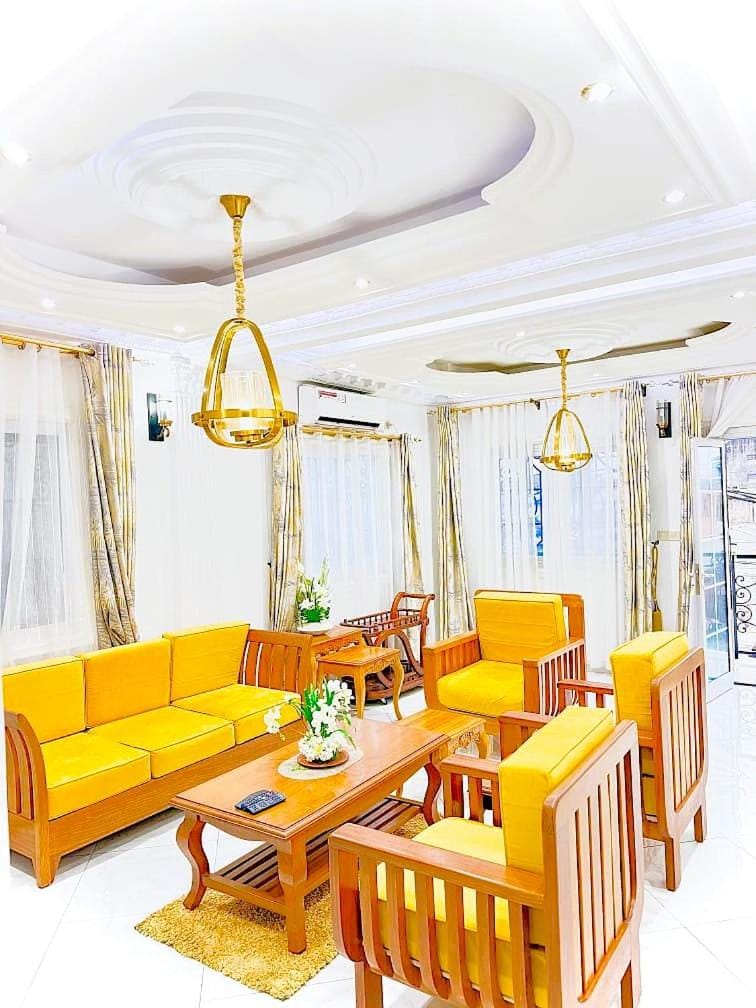 MH - Upper Floor Apart Apartment in Douala