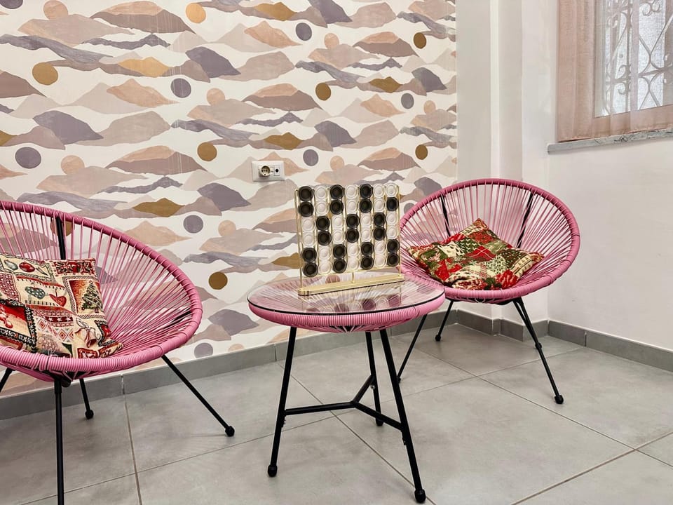 Seating area, Dining area