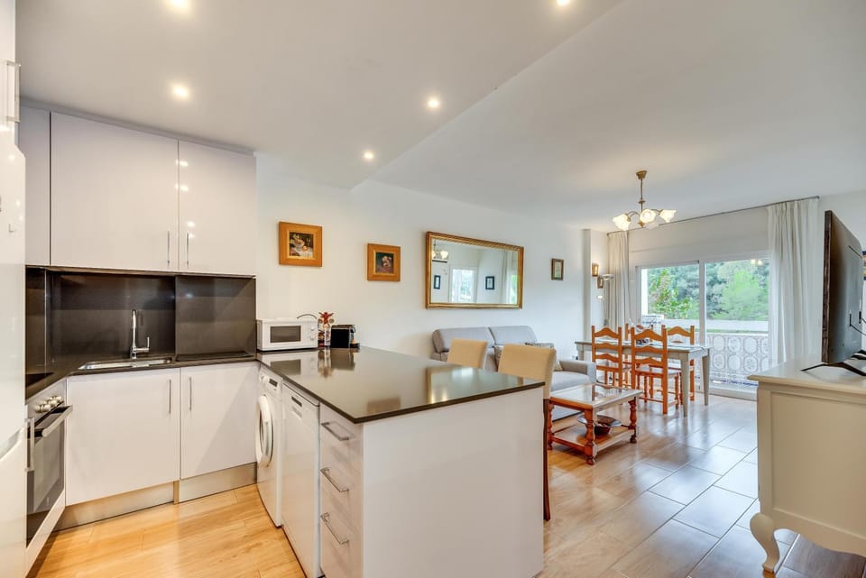 Kitchen or kitchenette, Living room
