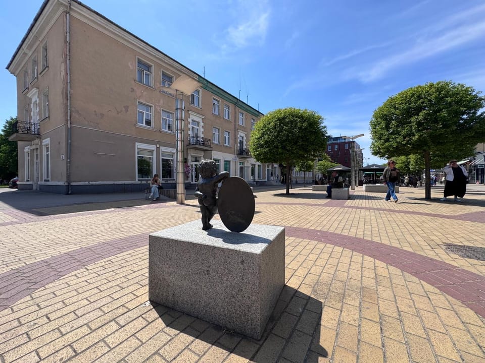 Property building, Nearby landmark, Location