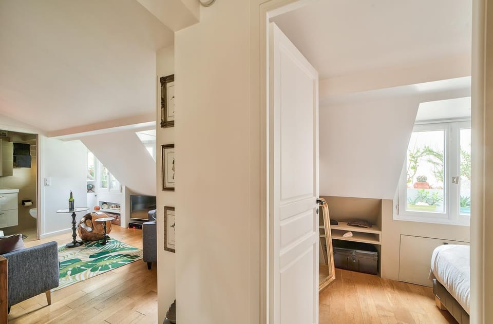 Living room, Bedroom