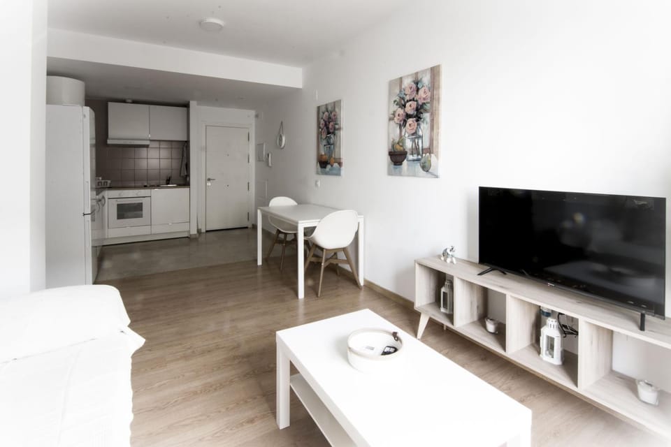 Communal lounge/ TV room, Kitchen or kitchenette, Dining area