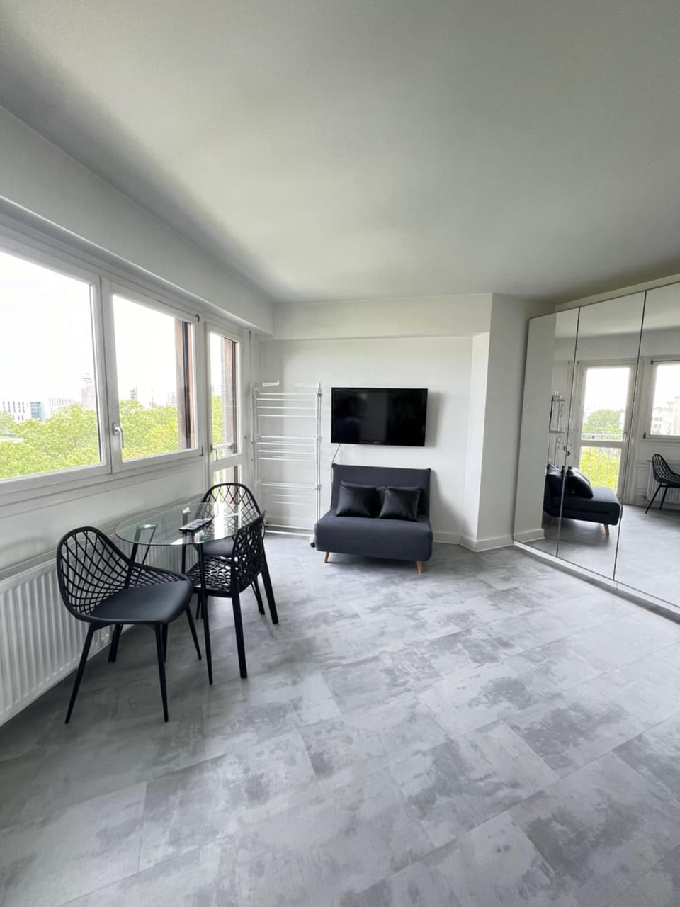 TV and multimedia, Living room, Seating area, Dining area