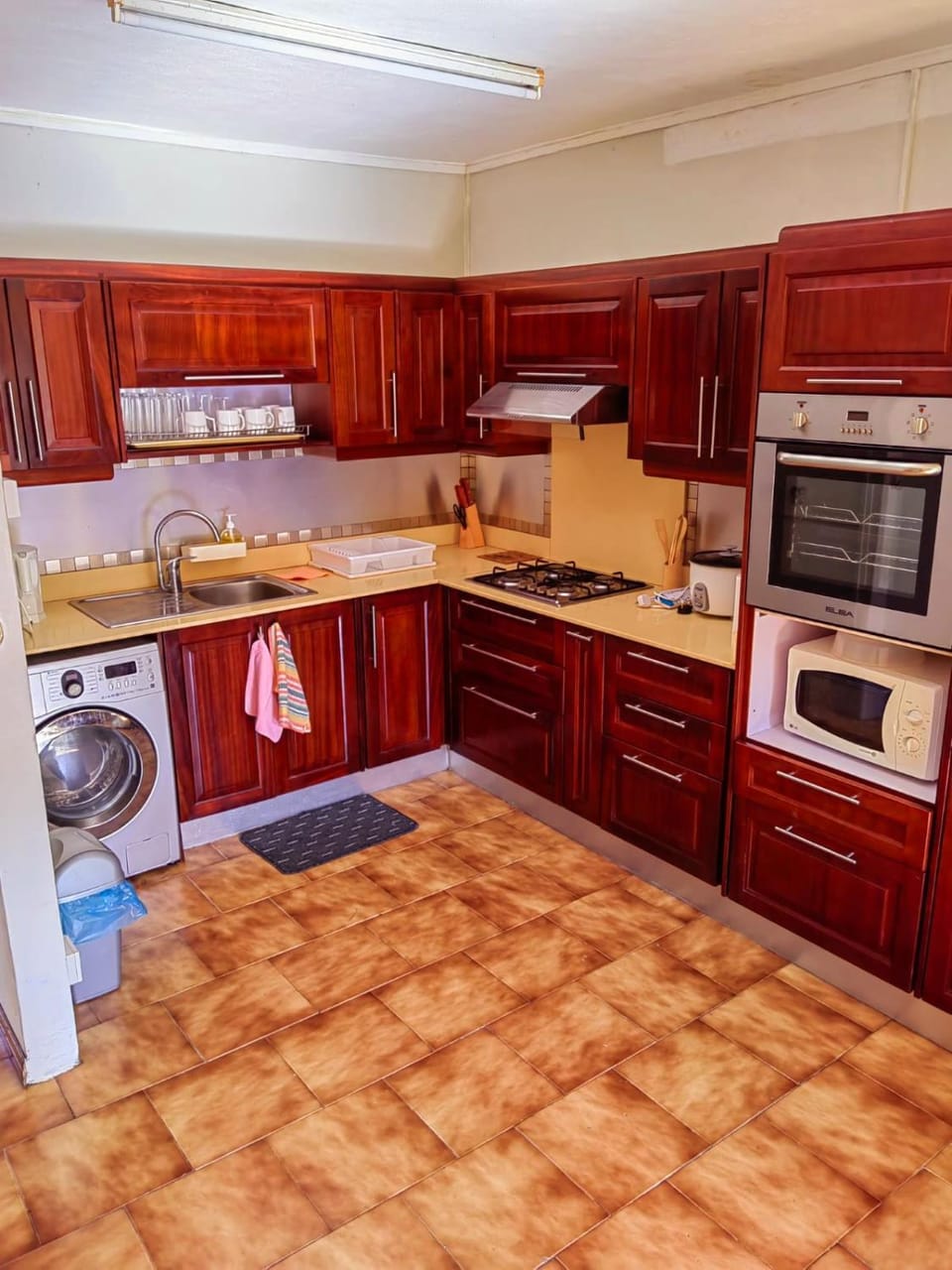 minibar, stove, washing machine