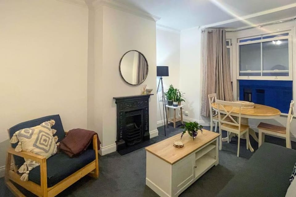 Cosy & Comfortable - Heart of Hove - Beach Getaway Apartment in Hove
