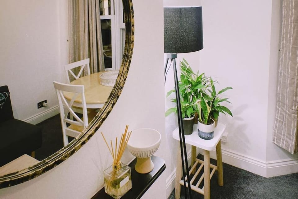 Cosy & Comfortable - Heart of Hove - Beach Getaway Apartment in Hove