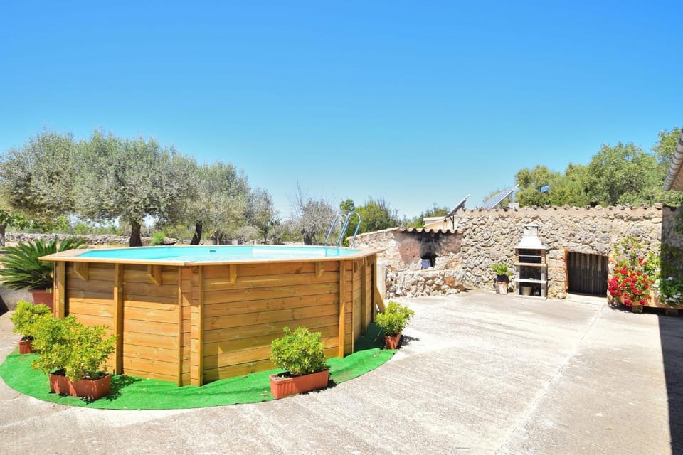 Property building, Day, BBQ facilities, Garden, Balcony/Terrace, Garden view, Pool view, Swimming pool, Swimming pool
