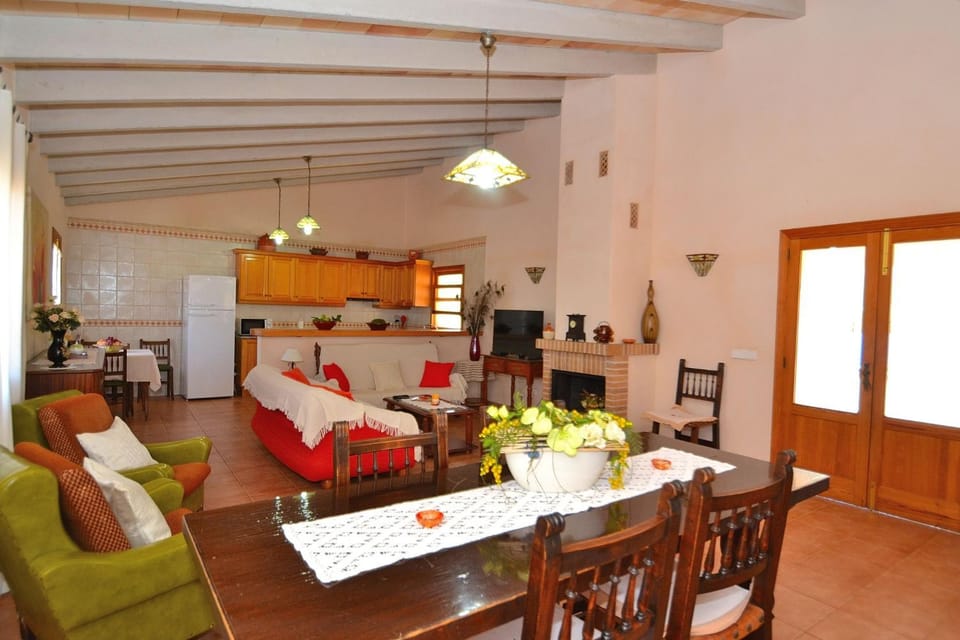 Kitchen or kitchenette, Living room, Food and drinks, Photo of the whole room, Dining area