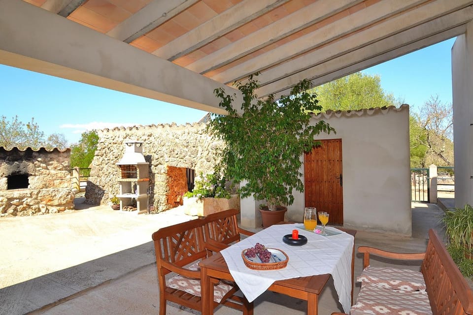 Property building, Patio, Off site, Day, BBQ facilities, Balcony/Terrace, Living room, Seating area, Dining area