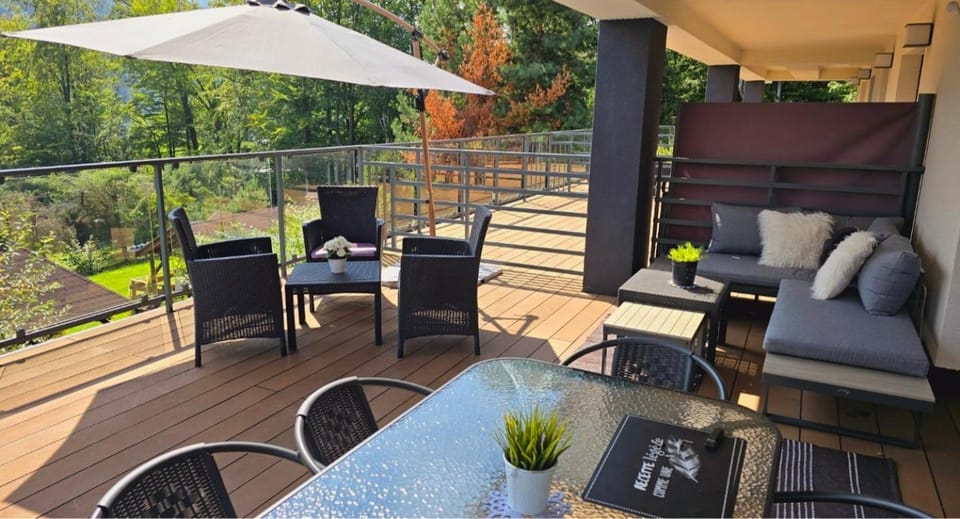 Natural landscape, Balcony/Terrace, Dining area, Lake view, Mountain view