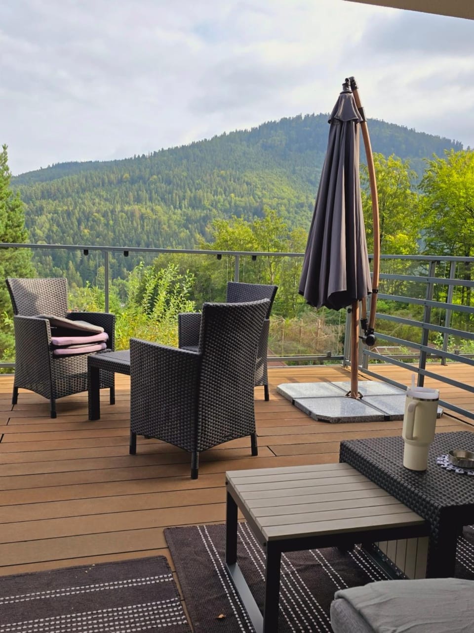 Natural landscape, Balcony/Terrace, Dining area, Lake view, Mountain view