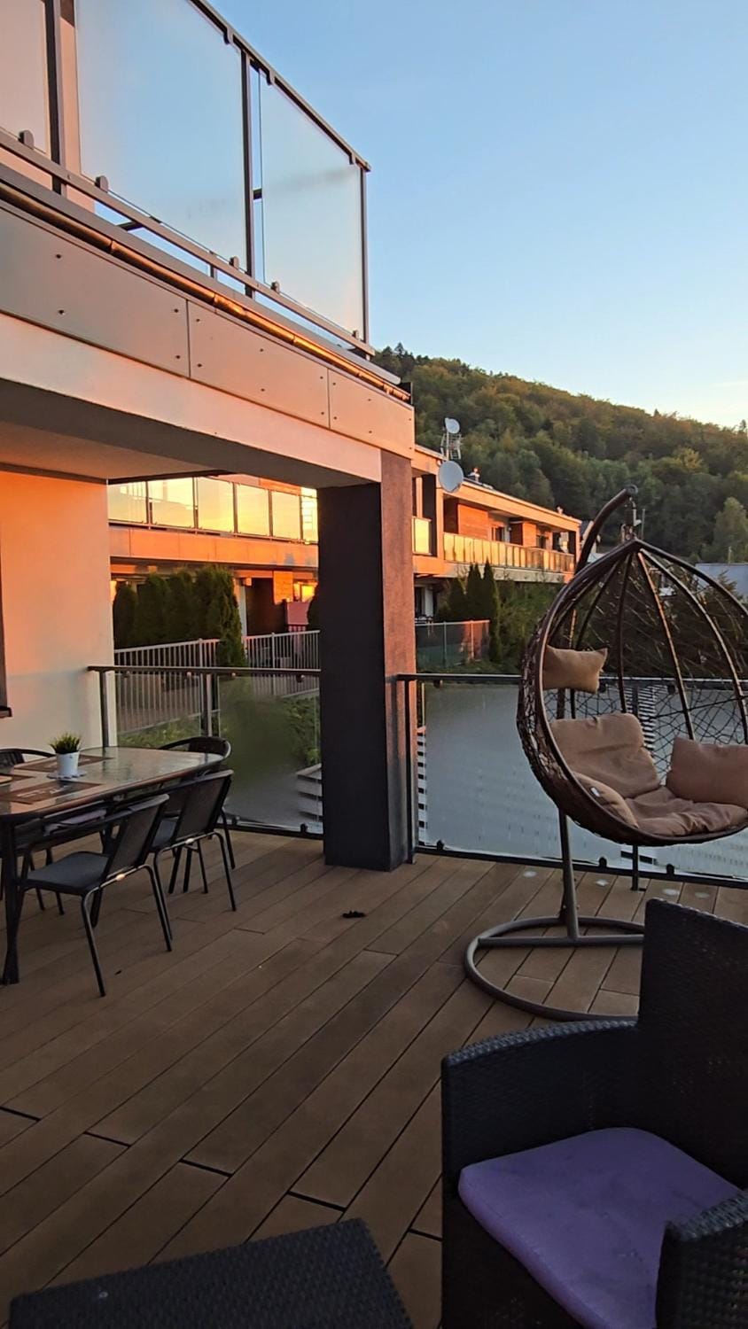 Natural landscape, View (from property/room), Balcony/Terrace, Dining area, Lake view