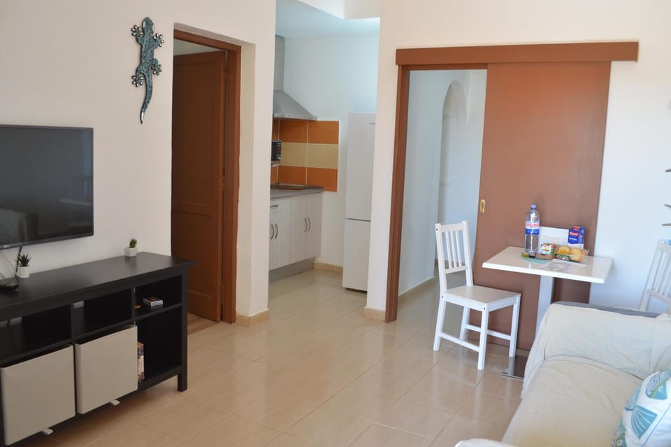 TV and multimedia, Kitchen or kitchenette, Living room, Dining area