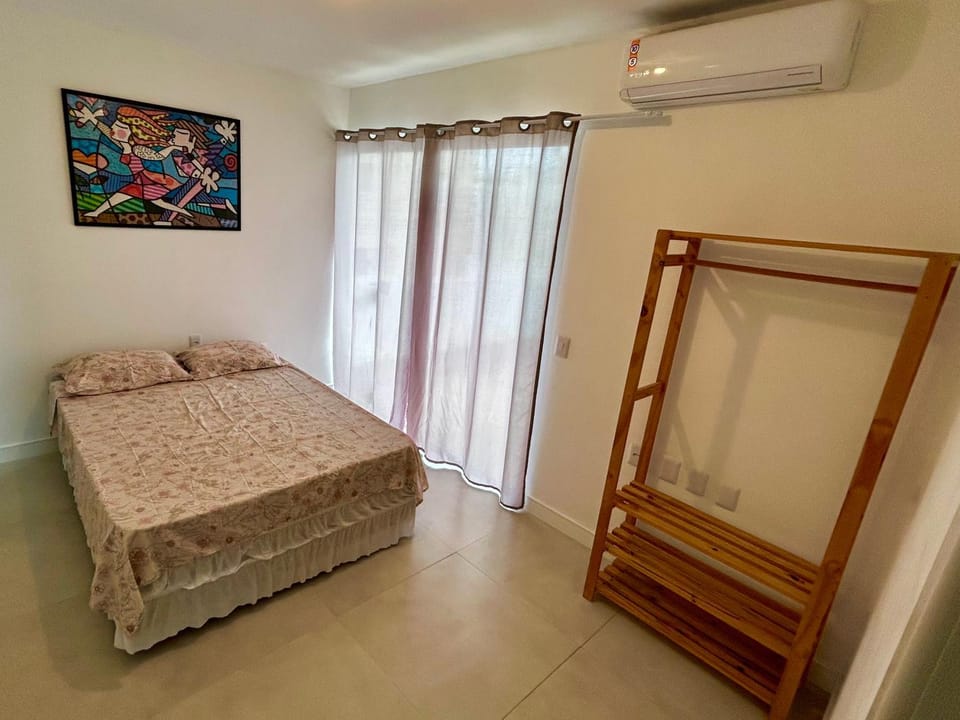 Bedroom, air conditioner
