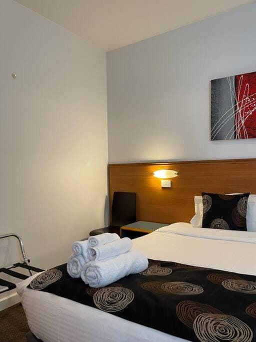 Studio 25/247 gouger st Ex hotel room 430 Apartment in Adelaide
