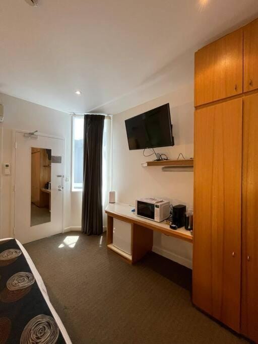Studio 25/247 gouger st Ex hotel room 430 Apartment in Adelaide