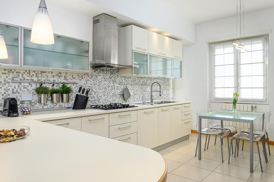 Coffee/tea facilities, dishwasher, stove, kitchen