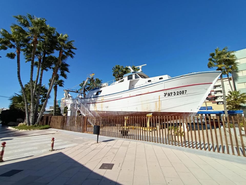 Nearby landmark, Day, Activities