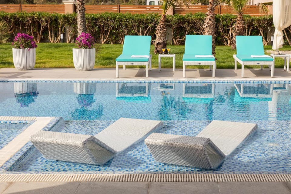 Garden, Garden view, Pool view, Swimming pool, Swimming pool, sunbed