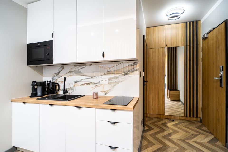 Coffee/tea facilities, Kitchen or kitchenette, stove
