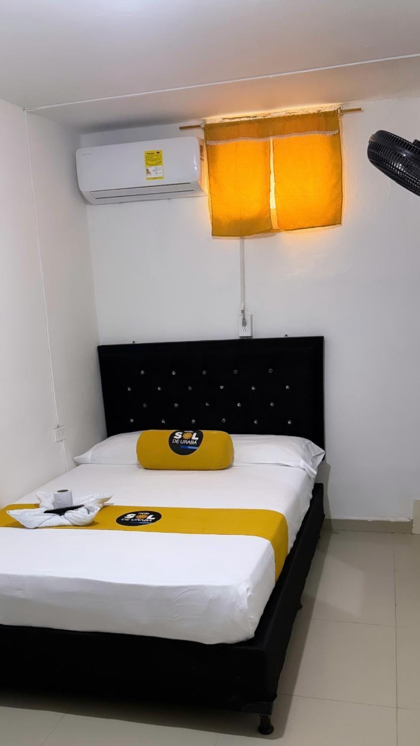 Bed, Photo of the whole room, Bedroom, air conditioner
