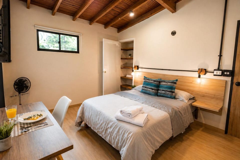 Bed, Photo of the whole room, Bedroom, towels