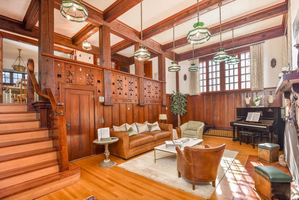 Living room, Seating area