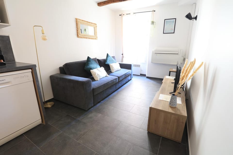 Communal lounge/ TV room, Living room, Seating area