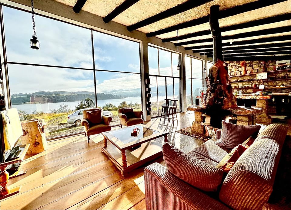 Natural landscape, View (from property/room), Balcony/Terrace, Living room, Seating area, Lake view, Mountain view