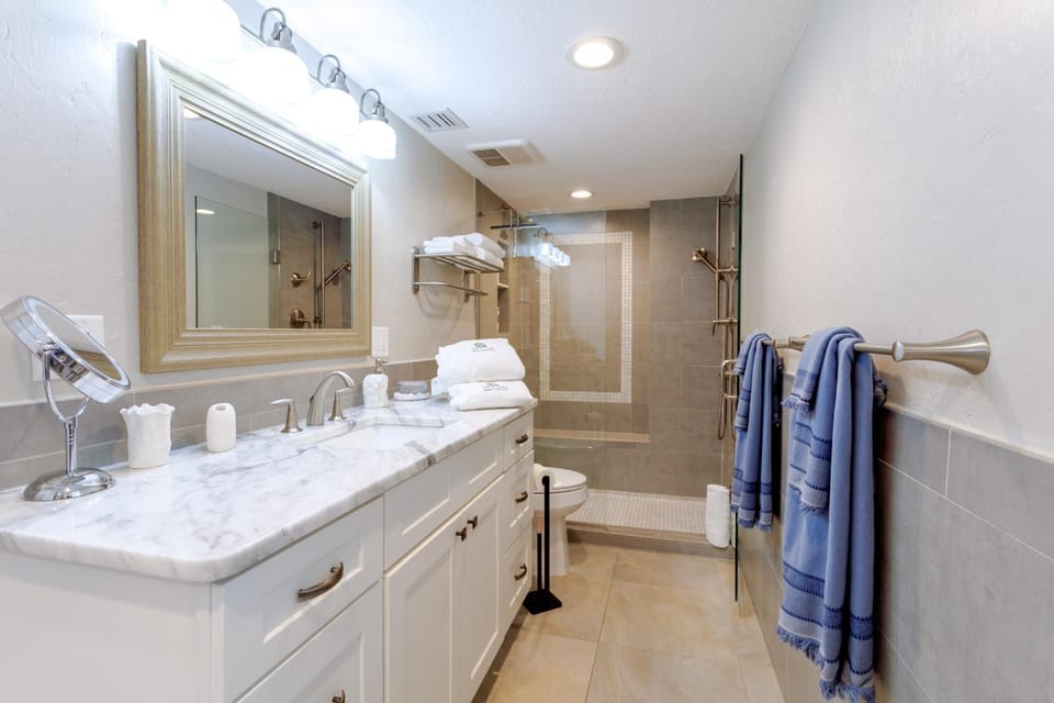 Shower, Bathroom, towels