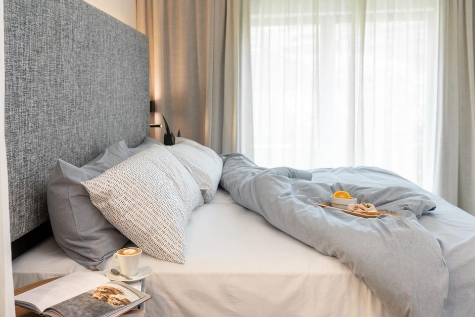 Bed, Coffee/tea facilities, View (from property/room), Food and drinks, Bedroom, Breakfast