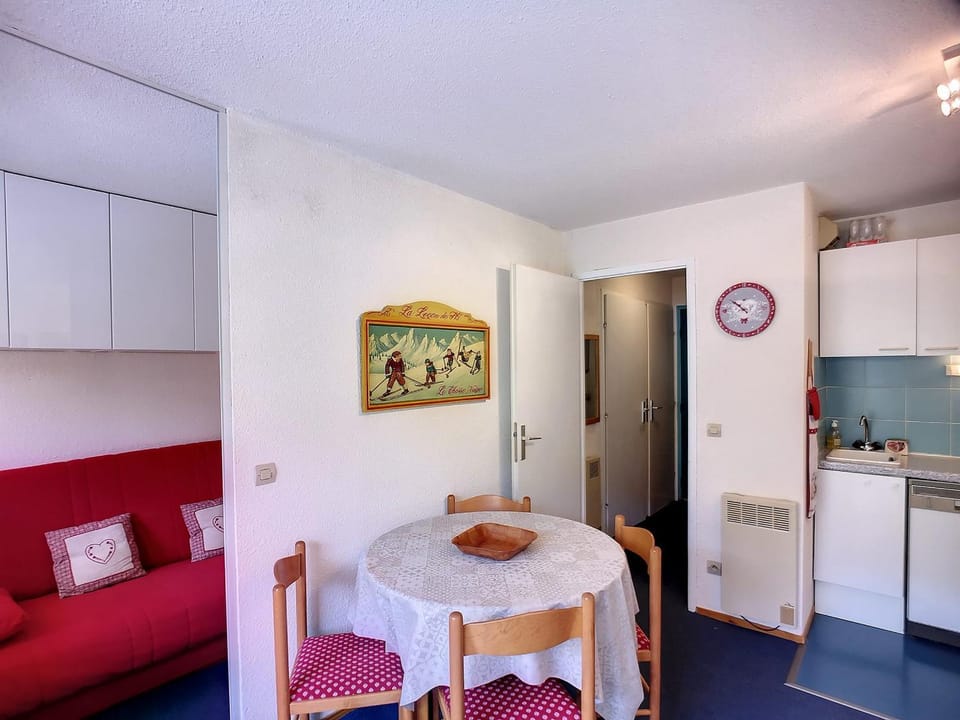 2 Pièces Cabine 4 Pers, Pied des Pistes, Parking - FR-1-178-369 Cabin in Les Allues