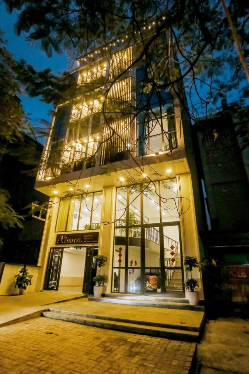 Property building, Facade/entrance, Night