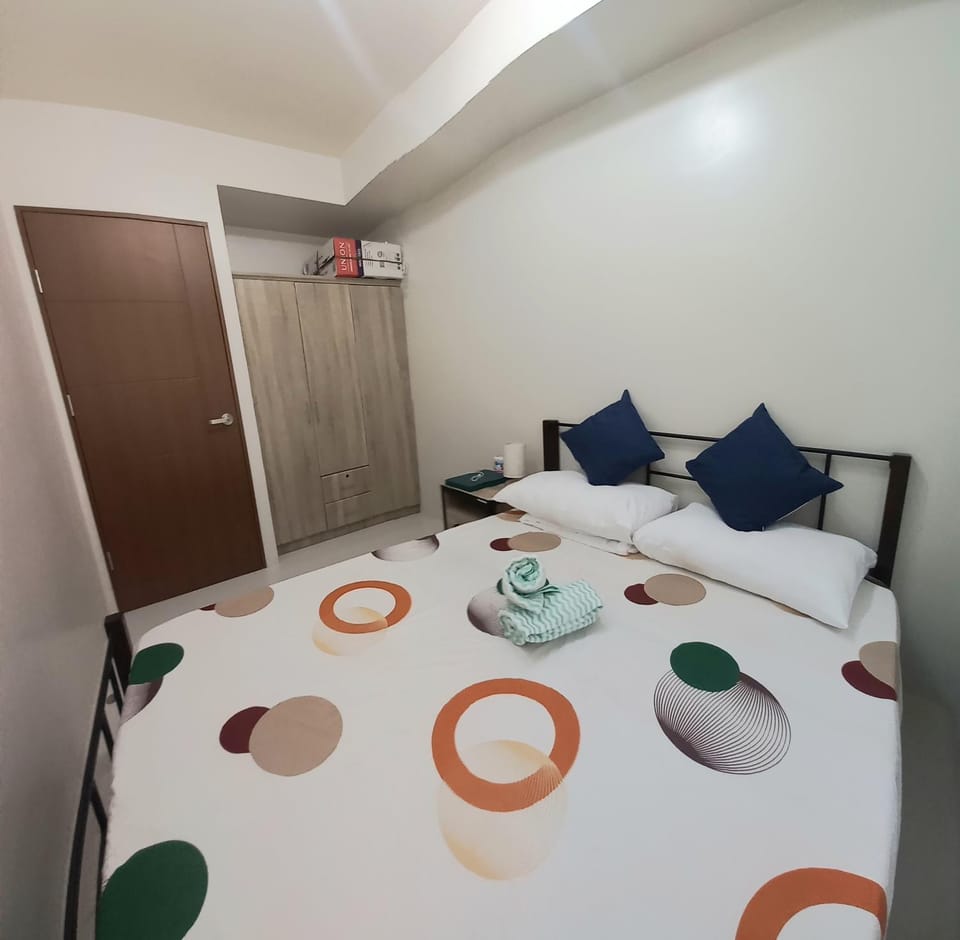 Photo of the whole room, wardrobe