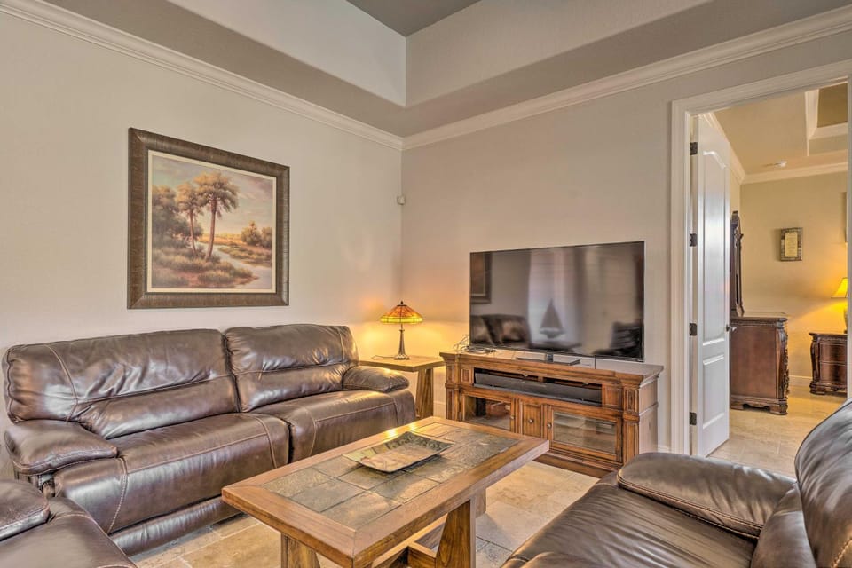 Private Pool & Grill: Canalfront Cape Coral Home House in Cape Coral