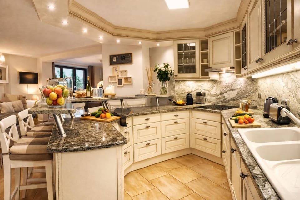 Coffee/tea facilities, Kitchen or kitchenette, Dining area, oven, pet friendly, stove, toaster