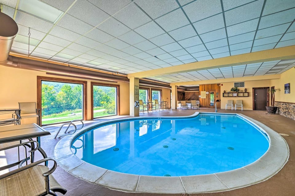 Comfortable Dover Apartment: Walk to Mt Snow! Apartment in Dover