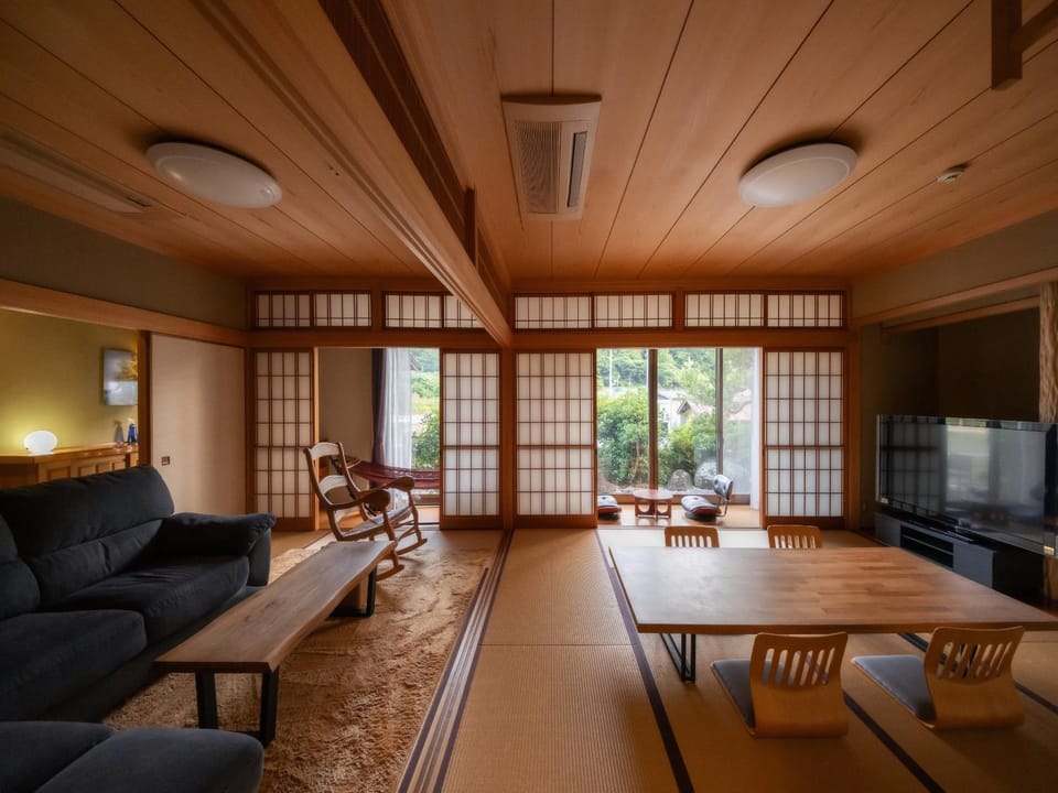 Living room, Photo of the whole room