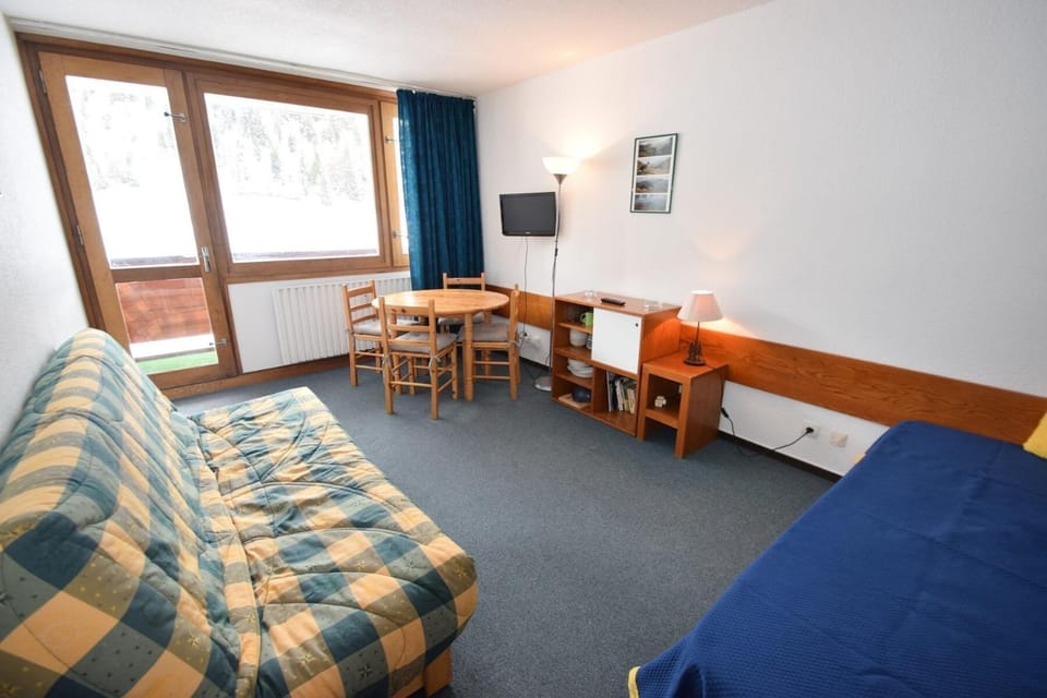 Bed, Bedroom, kitchen