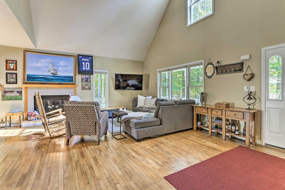 Pet-Friendly Grand Pine Bush Retreat on 2 Acres! House in Hudson Valley